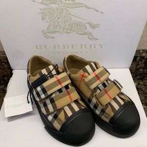 Burberry Belside Sneakers
